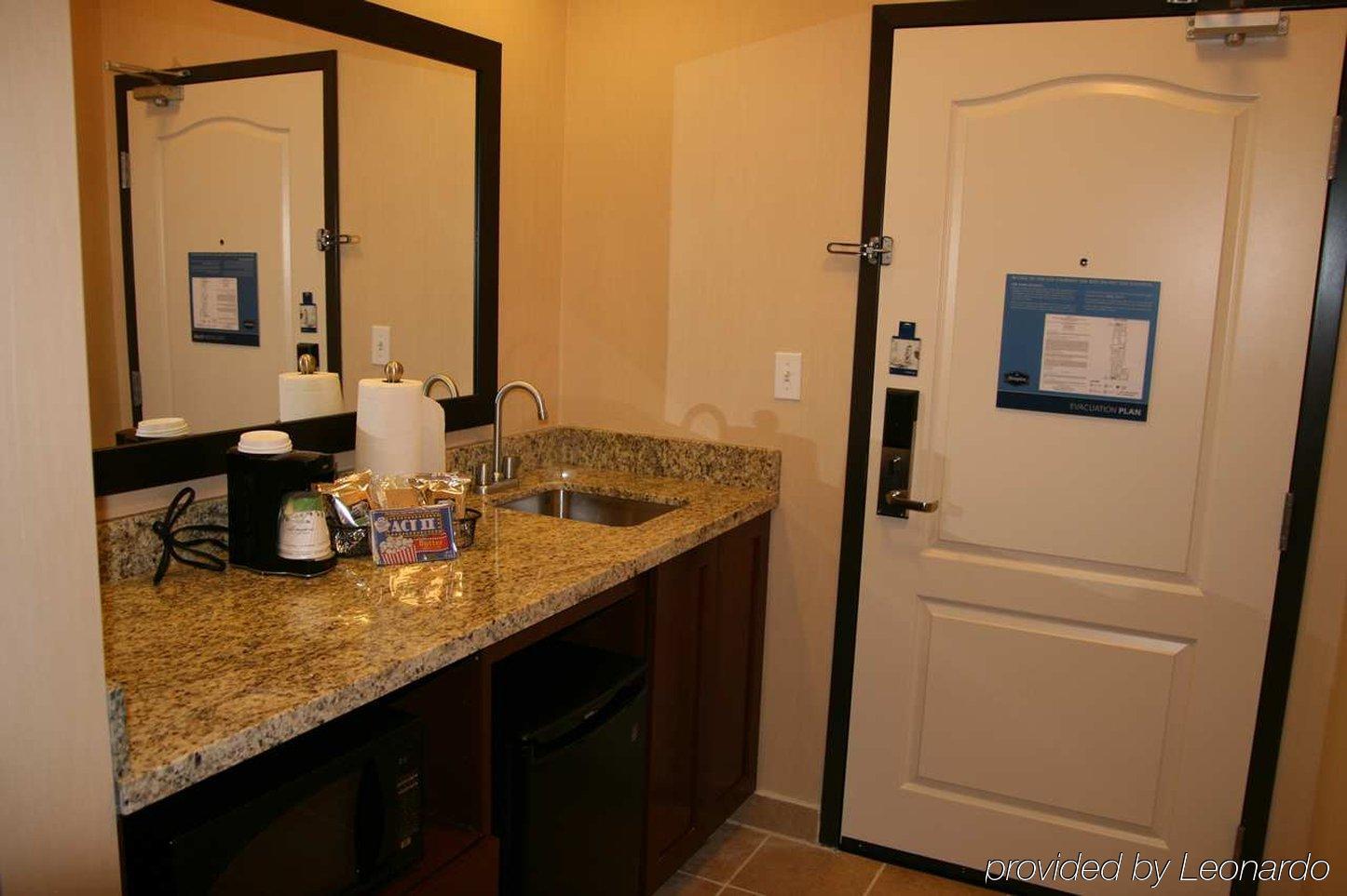 Hampton Inn & Suites New Castle, Pa Habitación foto